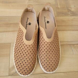 Tommy  Bahama Slip On Perforated Tulip White Chunky Sole Shoes Size 8